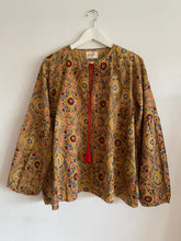 Ladda upp bild till gallerivisning, Mönstrad blus (Handtryckt bomull)
