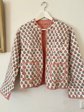 Ladda upp bild till gallerivisning, Vändbar quiltad jacka M/L