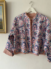 Ladda upp bild till gallerivisning, Vändbar quiltad jacka L