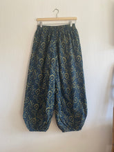 Ladda upp bild till gallerivisning, Puffbyxa (Handtryckt bomull)