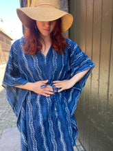 Ladda upp bild till gallerivisning, Kaftanklänning i bomull