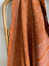 Ladda upp bild till gallerivisning, Vintage kantha Saaripläd / överkast