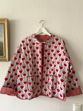 Ladda upp bild till gallerivisning, Vändbar quiltad jacka M