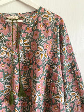 Ladda upp bild till gallerivisning, Mönstrad blus (Handtryckt bomull)