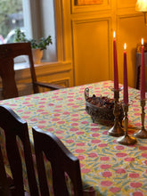 Ladda upp bild till gallerivisning, Bordsduk Cottage Yellow (Handtryckt)