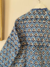 Ladda upp bild till gallerivisning, Vändbar quiltad jacka L