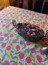 Ladda upp bild till gallerivisning, Bordsduk Cottage Yellow (Handtryckt)