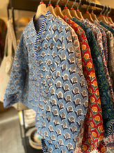 Ladda upp bild till gallerivisning, Vändbar quiltad jacka L