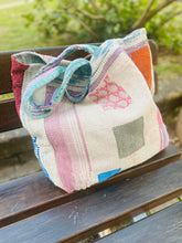Ladda upp bild till gallerivisning, Vintage kantha väska