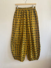 Ladda upp bild till gallerivisning, Puffbyxa (Handtryckt bomull)