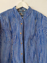 Ladda upp bild till gallerivisning, Vändbar quiltad jacka L