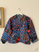 Ladda upp bild till gallerivisning, Vändbar quiltad jacka M