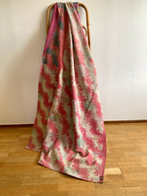 Ladda upp bild till gallerivisning, Vintage kantha Saaripläd / överkast