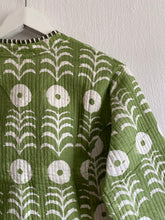 Ladda upp bild till gallerivisning, Vändbar quiltad jacka M/L