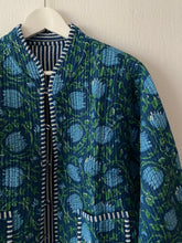 Ladda upp bild till gallerivisning, Vändbar quiltad jacka L