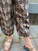 Ladda upp bild till gallerivisning, Puffbyxa (Handtryckt bomull)