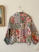 Ladda upp bild till gallerivisning, Vändbar quiltad jacka L