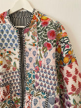 Ladda upp bild till gallerivisning, Vändbar quiltad jacka L