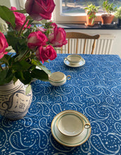 Ladda upp bild till gallerivisning, Bordsduk Paisley ( Indigo/ Handtryckt)