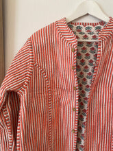 Ladda upp bild till gallerivisning, Vändbar quiltad jacka M/L