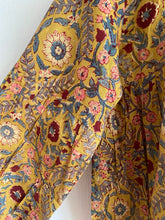 Ladda upp bild till gallerivisning, Mönstrad blus (Handtryckt bomull)