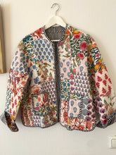 Ladda upp bild till gallerivisning, Vändbar quiltad jacka L