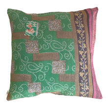 Ladda upp bild till gallerivisning, Vintage Kantha Kuddfodral (One-of-a kind)