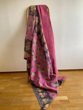 Ladda upp bild till gallerivisning, Vintage kantha Saaripläd / överkast