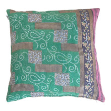 Ladda upp bild till gallerivisning, Vintage Kantha Kuddfodral (One-of-a kind)