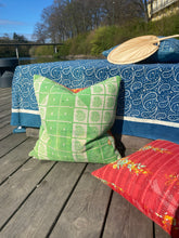 Ladda upp bild till gallerivisning, Vintage Kantha Kuddfodral (One-of-a kind)