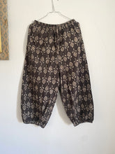 Ladda upp bild till gallerivisning, Puffbyxa (Handtryckt bomull)