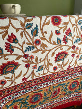 Ladda upp bild till gallerivisning, Bordsduk Margarita Red (Handtryckt)