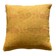 Ladda upp bild till gallerivisning, Vintage Kantha Kuddfodral (One-of-a kind)