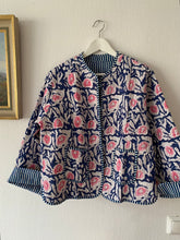 Ladda upp bild till gallerivisning, Vändbar quiltad jacka M