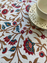 Ladda upp bild till gallerivisning, Bordsduk Margarita Red (Handtryckt)