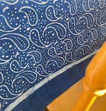 Ladda upp bild till gallerivisning, Bordsduk Paisley ( Indigo/ Handtryckt)