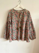 Ladda upp bild till gallerivisning, Mönstrad blus (Handtryckt bomull)