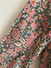 Ladda upp bild till gallerivisning, Mönstrad blus (Handtryckt bomull)