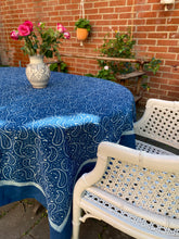Ladda upp bild till gallerivisning, Bordsduk Paisley ( Indigo/ Handtryckt)