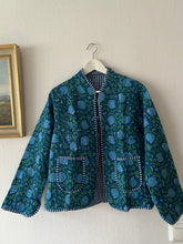 Ladda upp bild till gallerivisning, Vändbar quiltad jacka L