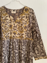 Ladda upp bild till gallerivisning, Klänning Ulrika (Handtryckt bomull)