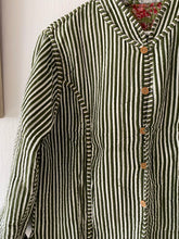 Ladda upp bild till gallerivisning, Vändbar quiltad jacka L