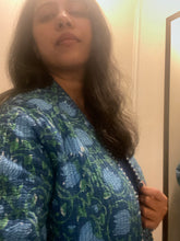 Ladda upp bild till gallerivisning, Vändbar quiltad jacka L