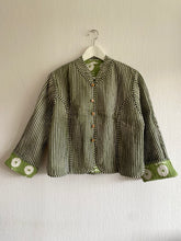 Ladda upp bild till gallerivisning, Vändbar quiltad jacka M/L