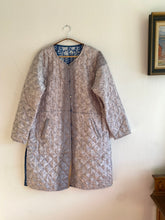 Ladda upp bild till gallerivisning, Quiltad Sidenkappa