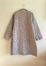 Ladda upp bild till gallerivisning, Quiltad Sidenkappa