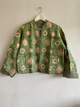 Ladda upp bild till gallerivisning, Vändbar quiltad jacka L