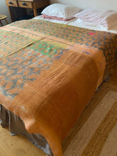 Ladda upp bild till gallerivisning, Vintage kantha Saaripläd / överkast