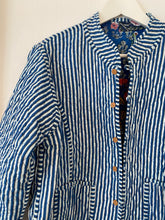 Ladda upp bild till gallerivisning, Vändbar quiltad jacka M