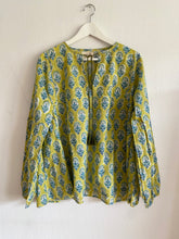 Ladda upp bild till gallerivisning, Mönstrad blus (Handtryckt bomull)